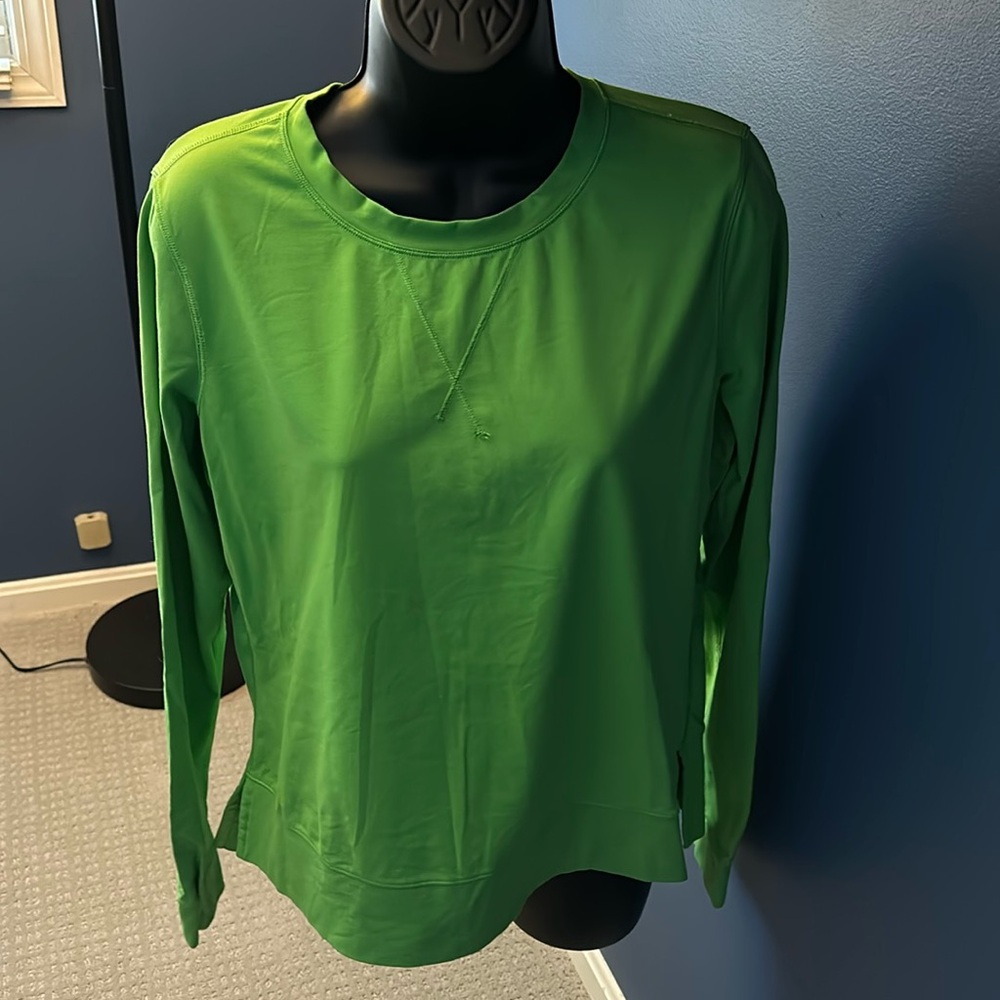 Lululemon good condition top in bright green 10